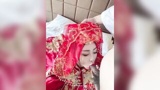 兔兔要嫁人了，穿着未婚夫买的嫁衣来报答干爹多的培养之恩，让干爹做她的第一个新郎